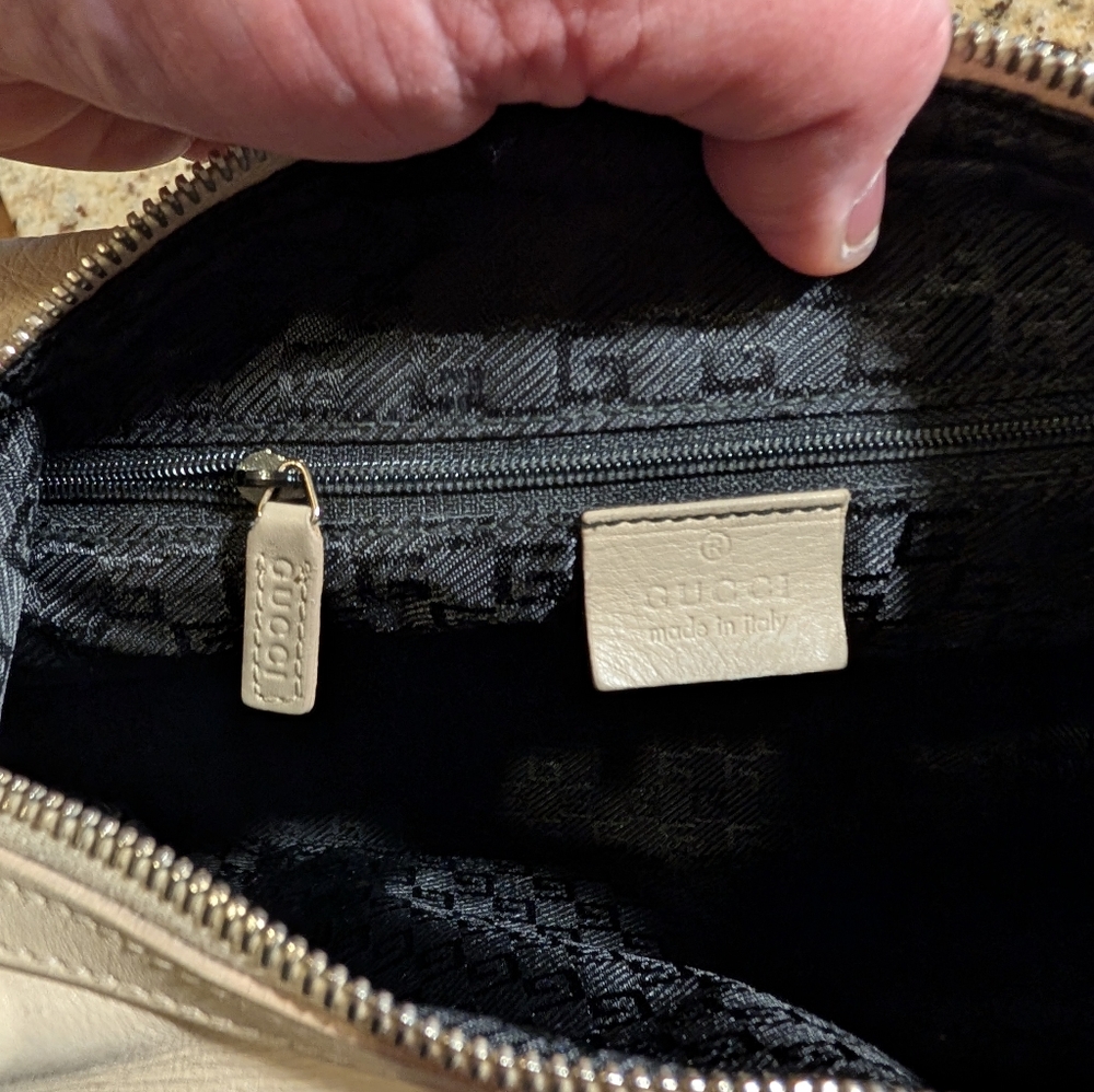 GUCCI Vintage Cream Shoulder Bag in Excellent Condition - Picture 10 of 15